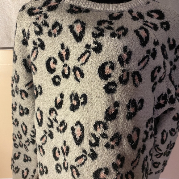 NWT Women's XL Sweater Black/Pink Cheetah - Picture 3 of 4